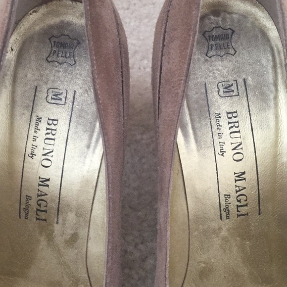 Bruno Magli Suede tan heels - Picture 7 of 7